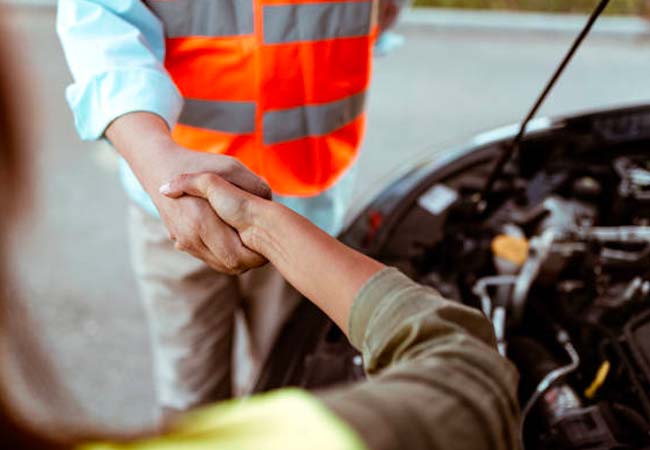 customer shaking hands with a mechanic