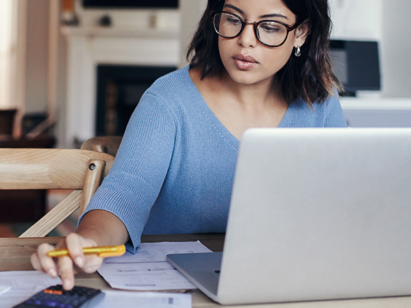 a business women using a calculator 